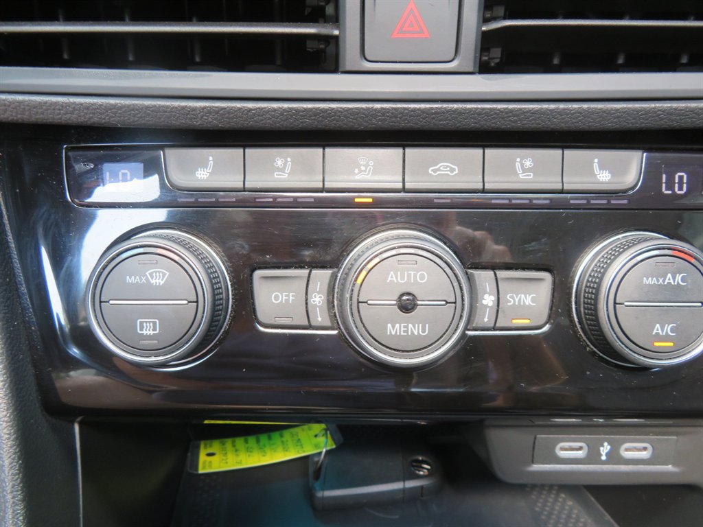 2024 Volkswagen Jetta SEL - Photo 25