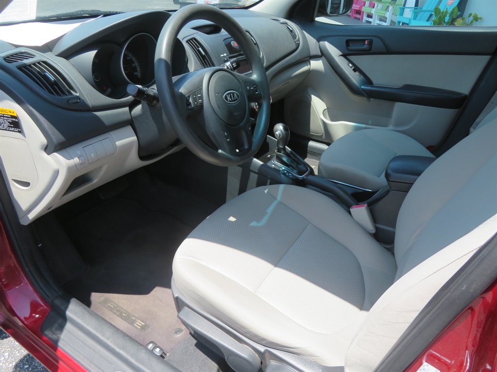 2011 Kia Forte EX - Photo 6