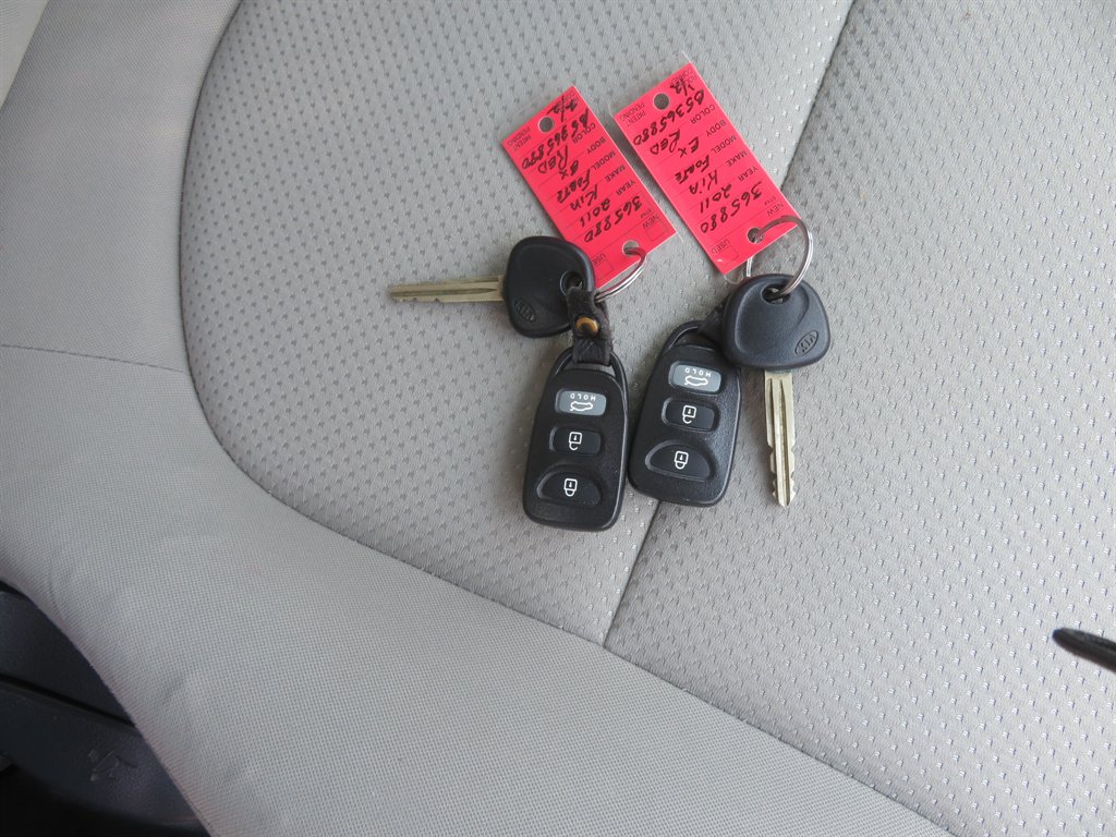 2011 Kia Forte EX - Photo 26