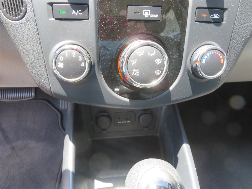 2011 Kia Forte EX - Photo 11