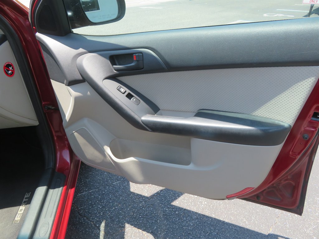 2011 Kia Forte EX - Photo 18