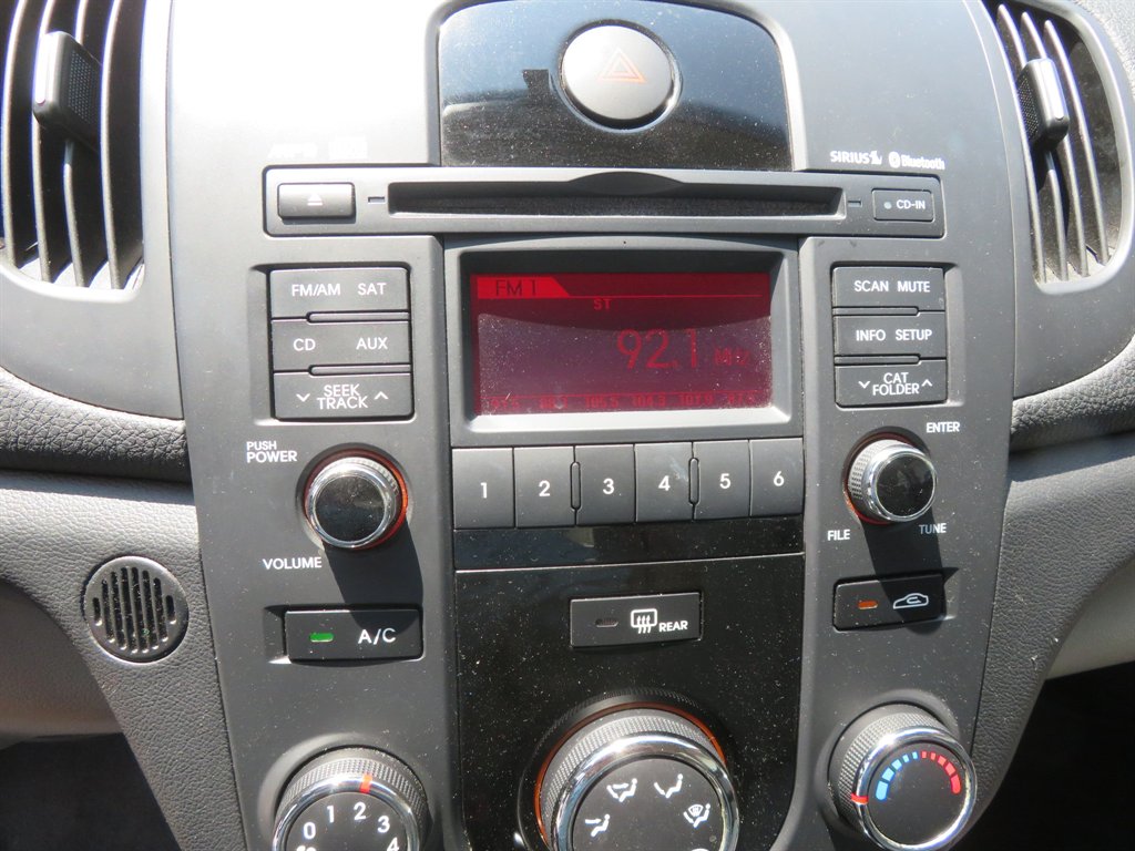 2011 Kia Forte EX - Photo 10