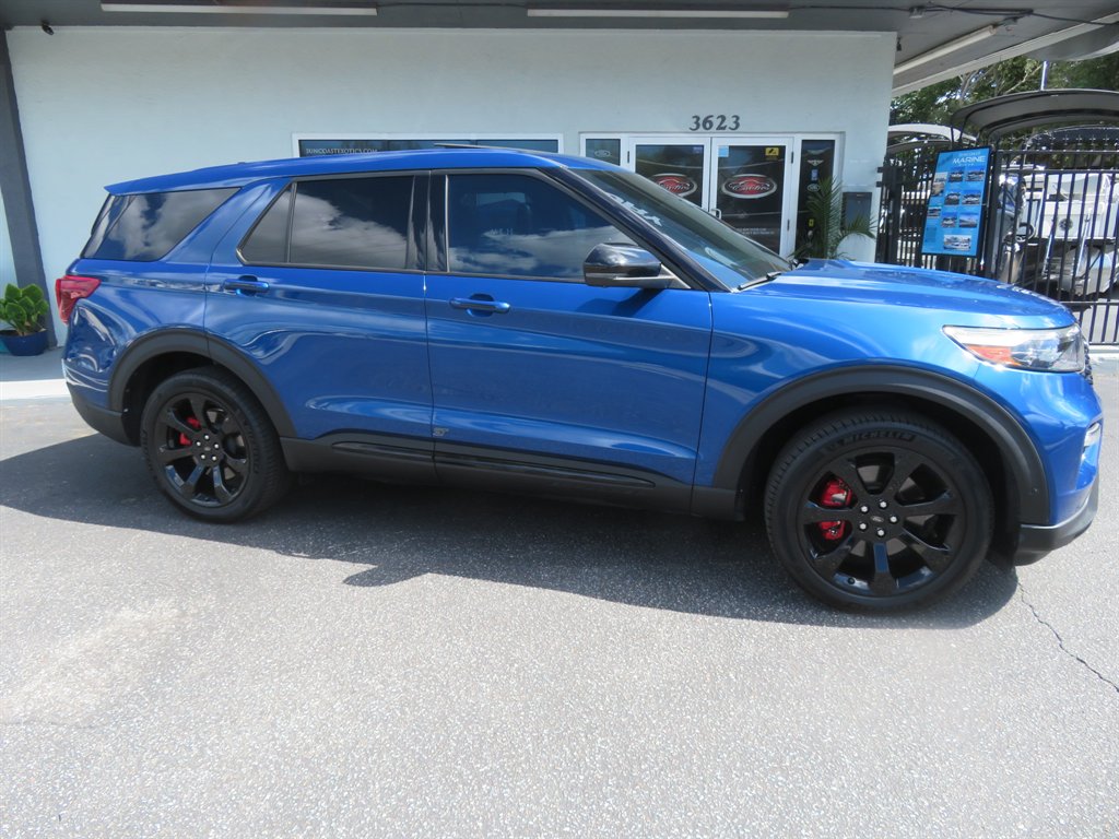 2021 Ford Explorer ST's photo